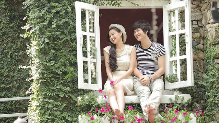 
Xuất hiện trong một video MV ca nhạc mới nhất, Tâm Tít hóa vào hình ảnh một cô gái dễ thương cùng với hotboy Huỳnh Anh. 